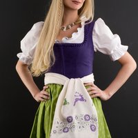 Frau im Dirndl